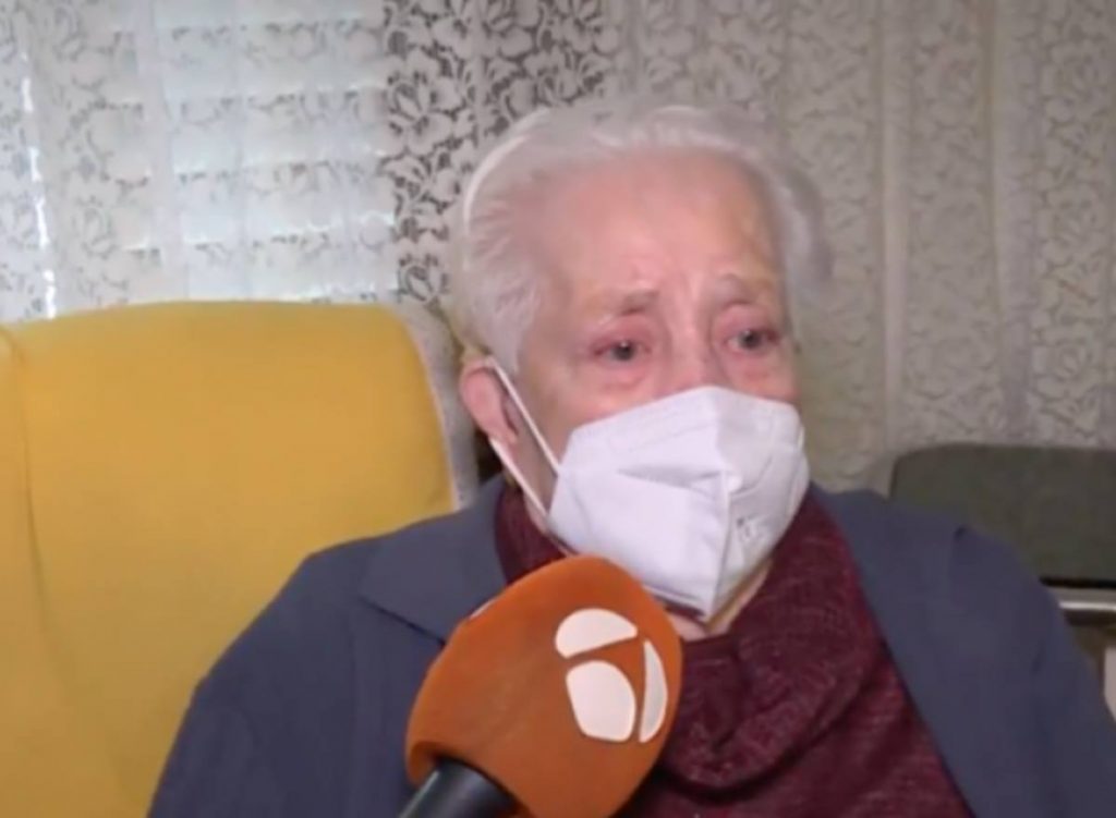 Captura de la entrevista en 'Espejo Público' a Rosario, la anciana de 97 años que fue desahuciada de su casa por error