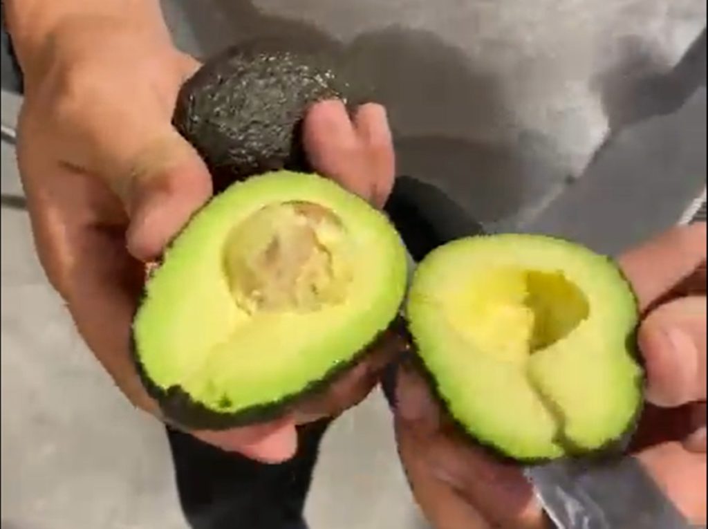 David el Agricultor vende los aguacates más baratos de Canarias: "Son calidad"