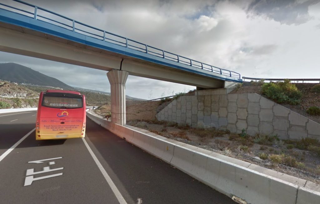 Fallece arrollado por un coche en la autopista TF-1