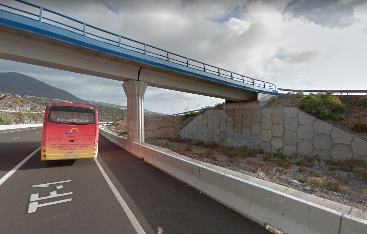 Fallece arrollado por un coche en la autopista TF-1