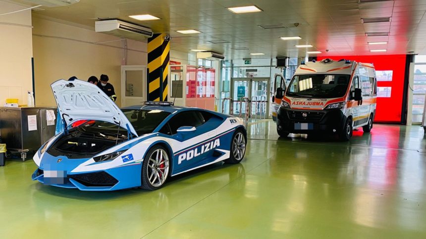 La Policía cruza el país en un Lamborghini para entregar dos riñones