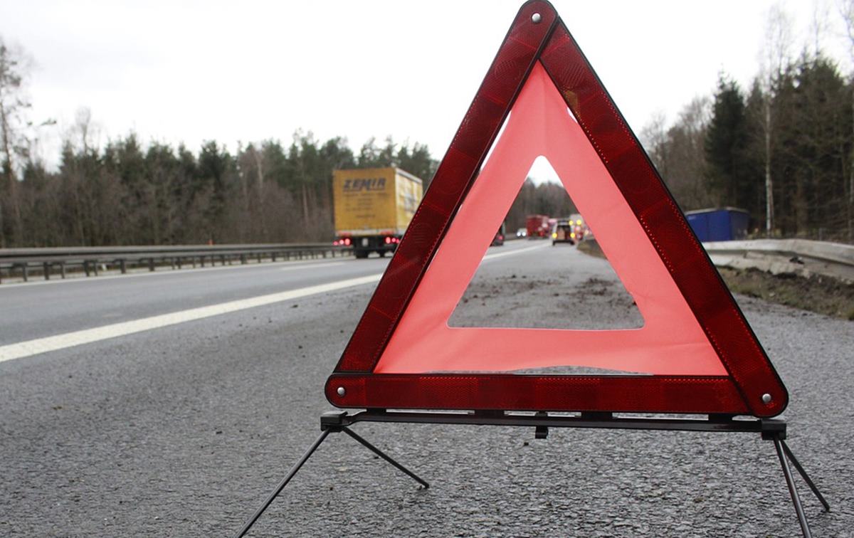 La DGT pone fecha al fin a los triángulos de emergencia