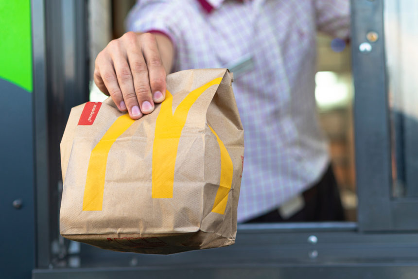 Empleados de McDonald's 'colapsan' por el extraño pedido de un cliente