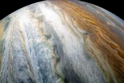 Nave espacial Juno en Júpiter de la NASA