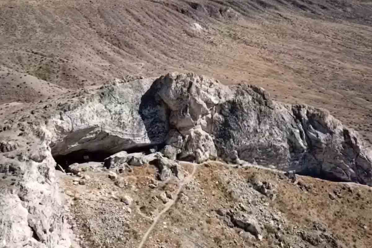 Arqueólogos descubren en esta cueva restos de 3 metros de altura