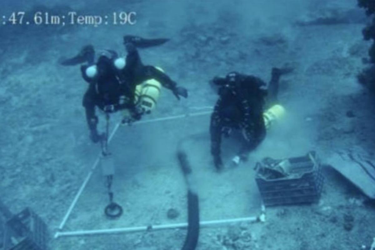 arqueólogos investigadores naufragio