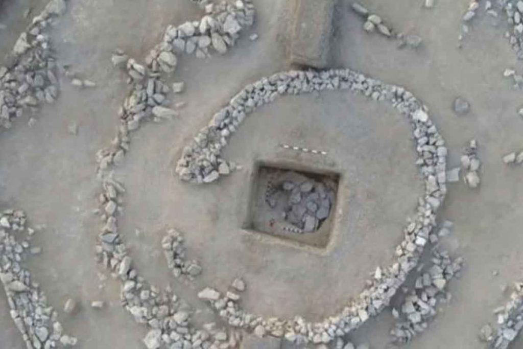arqueólogos pirámide