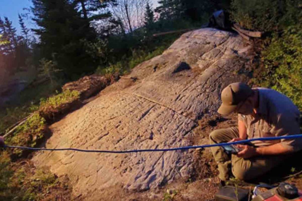 Descubrimiento runas arqueólogos investigadores