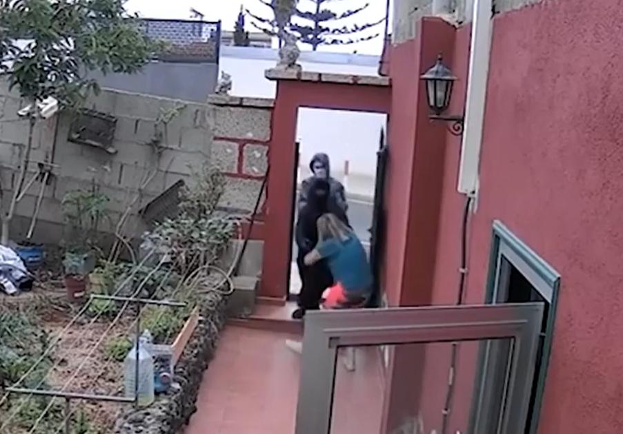 Momento del asalto en Tenerife