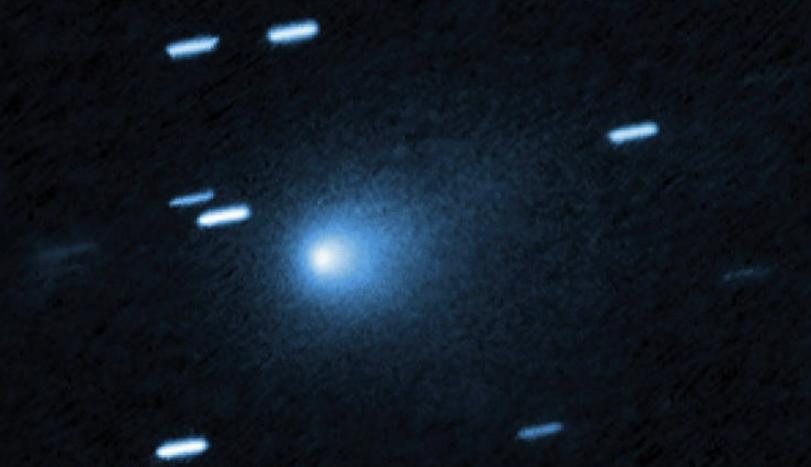Aunque los científicos NASA ha clasificado el objeto como un cometa, Loeb señaló que una imagen del visitante cósmico indicaba un brillo inesperado que aparecía delante del objeto, en lugar de dejarse atrás, algo que describió como "bastante sorprendente"