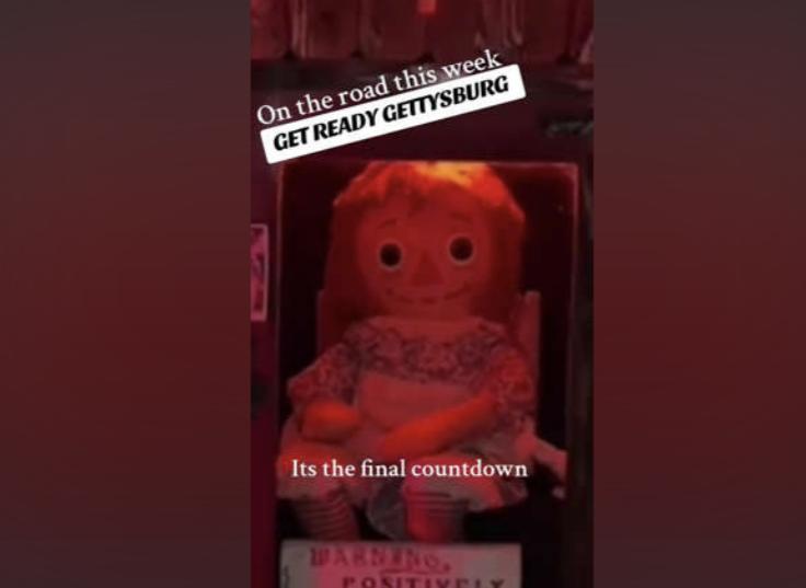 Momento de la exhibición de Annabelle por Dan Rivera