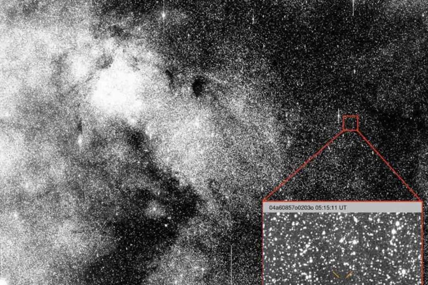 Un experto de Harvard habla claro y sugiere que el objeto 3I/ATLAS podría ser una nave alienígena