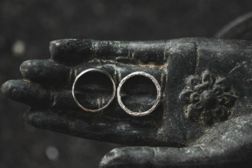 Arqueólogo descubrimiento anillos - SCIENCE