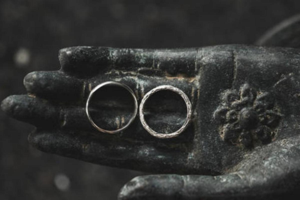 Arqueólogo descubrimiento anillos - SCIENCE