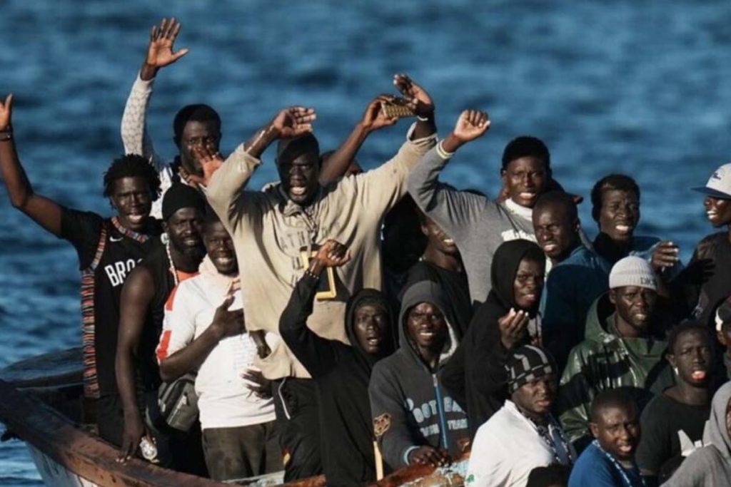 Migrantes en la costo de El Hierro - CER