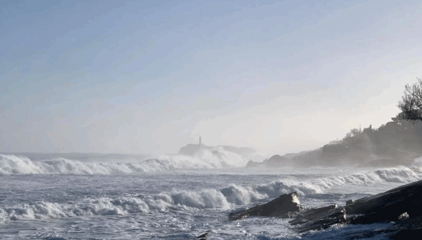Temporal de viento y oleaje en el litoral de Canarias