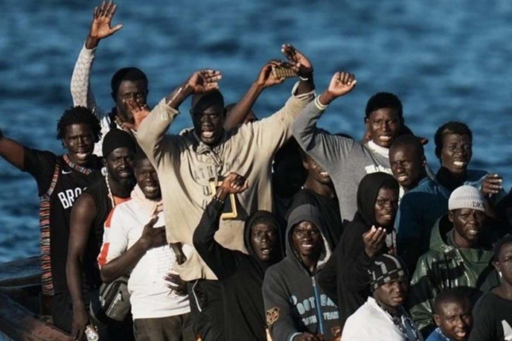 Migrantes llegando a las costas de Canarias - CER