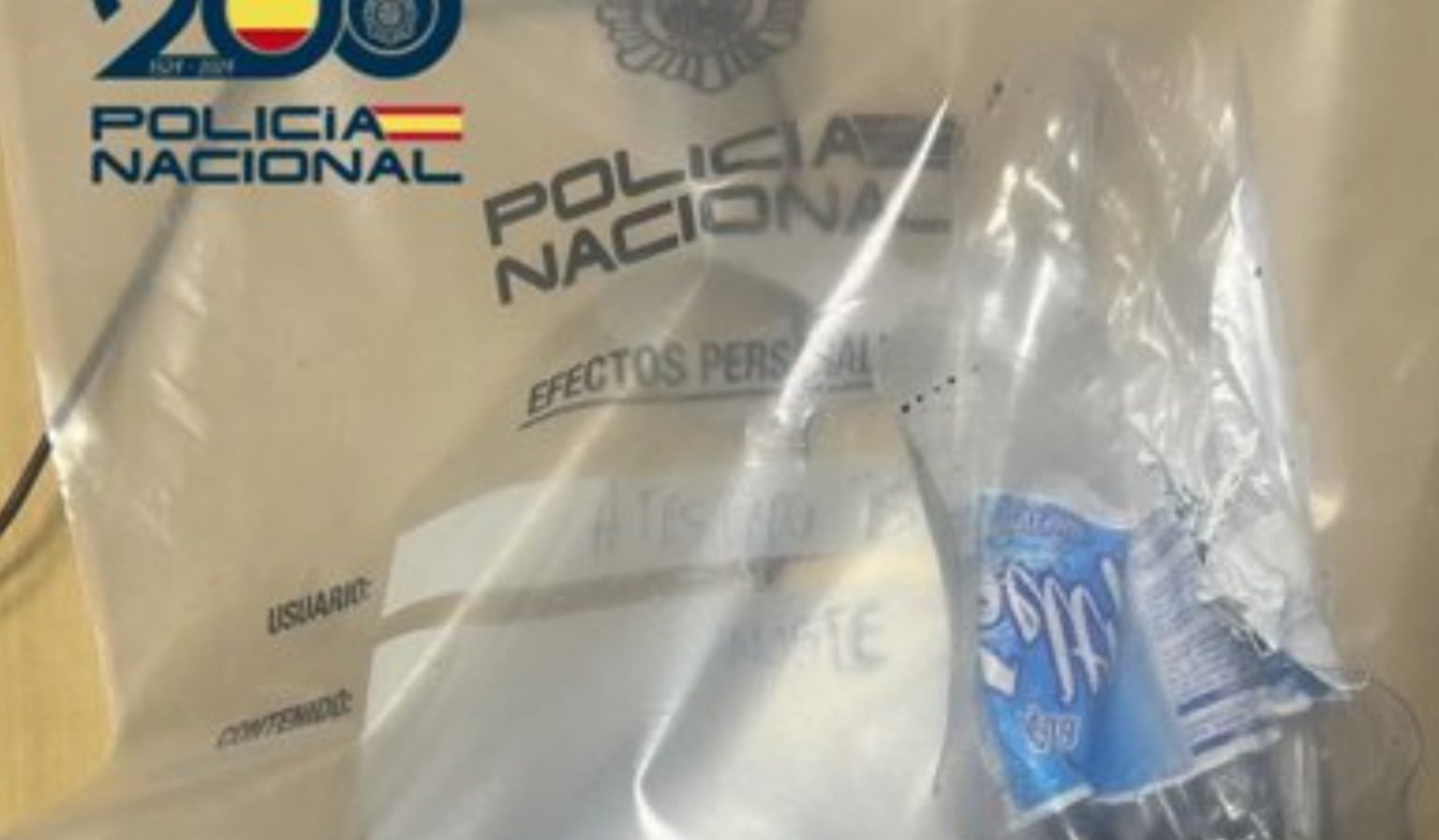 Dispositivo policial en Gran Canaria durante el Carnaval tras la detención de un joven por lanzar artefactos explosivos desde un edificio cercano a Santa Catalina.