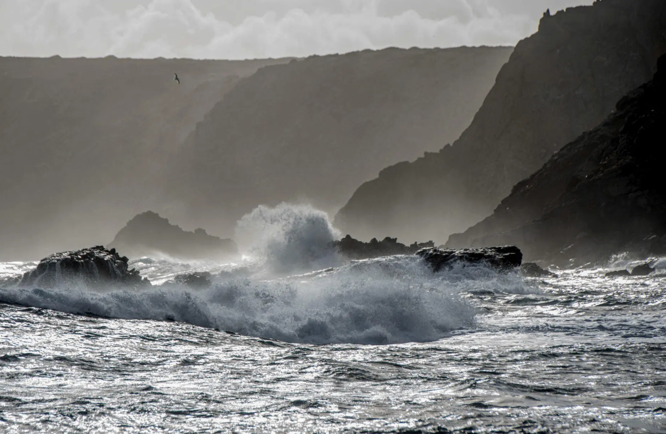 Canarias lleva semanas con mal estado del mar y oleaje intenso debido a mar combinada del noroeste y sistemas atlánticos activos.