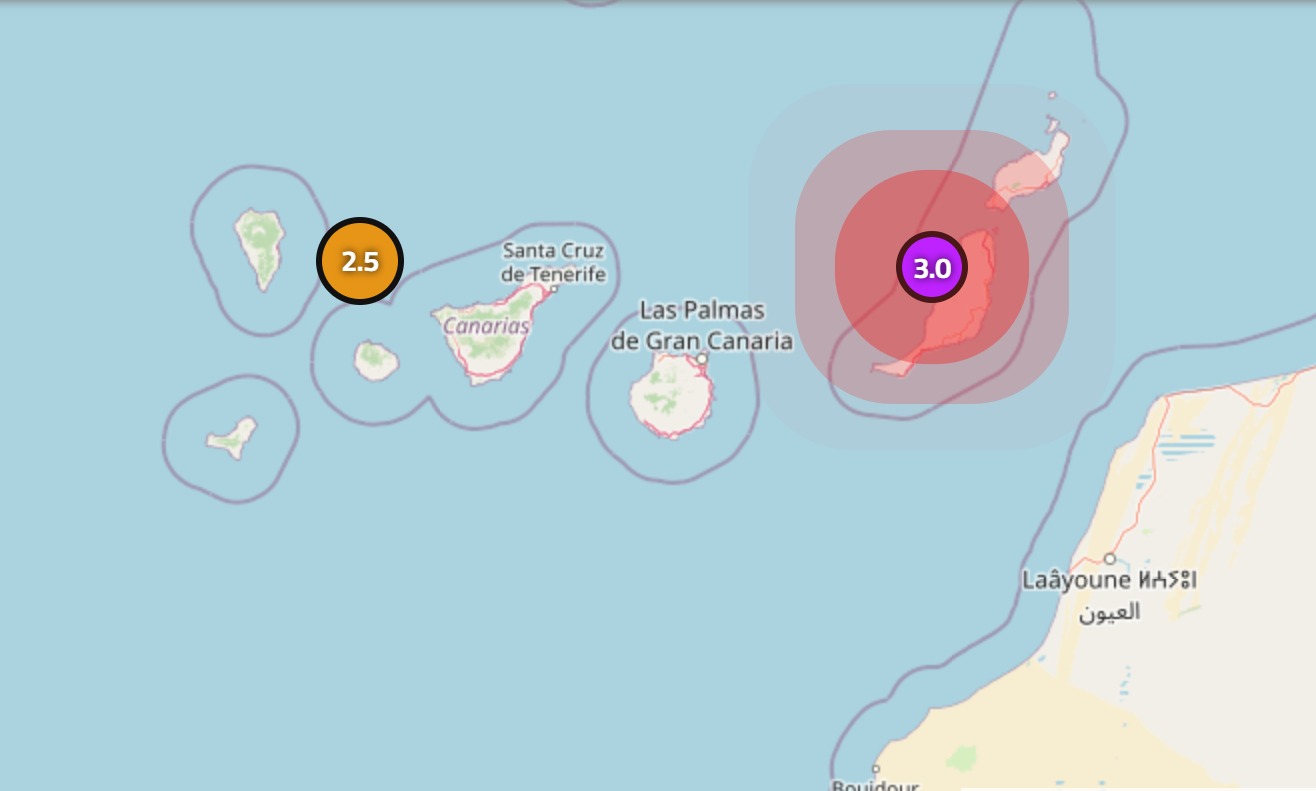 Mapa sísmico con localización de los terremotos en Canarias hoy en la zona Atlántico-Canarias con indicación de magnitudes y profundidad estimada.