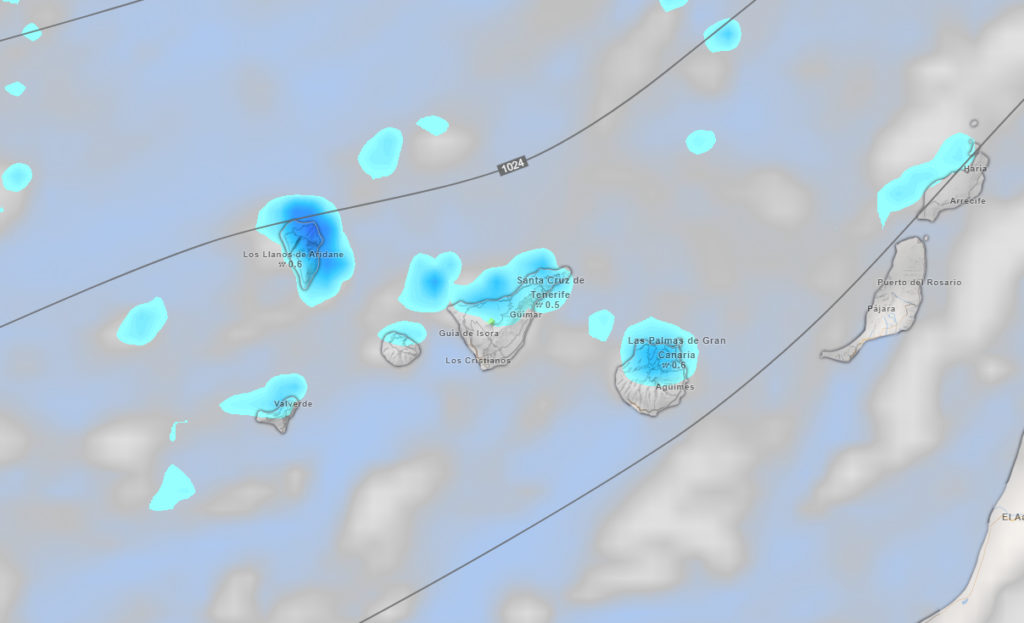 Oleaje fuerte en la costa de Canarias tras el paso de la borrasca Regina con mar muy alterado y aviso de la AEMET por fenómenos costeros en varias islas del archipiélago
