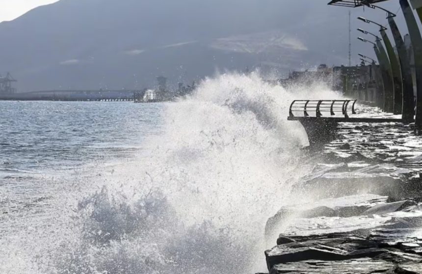 Oleaje fuerte y viento en la costa de Canarias durante un episodio de temporal