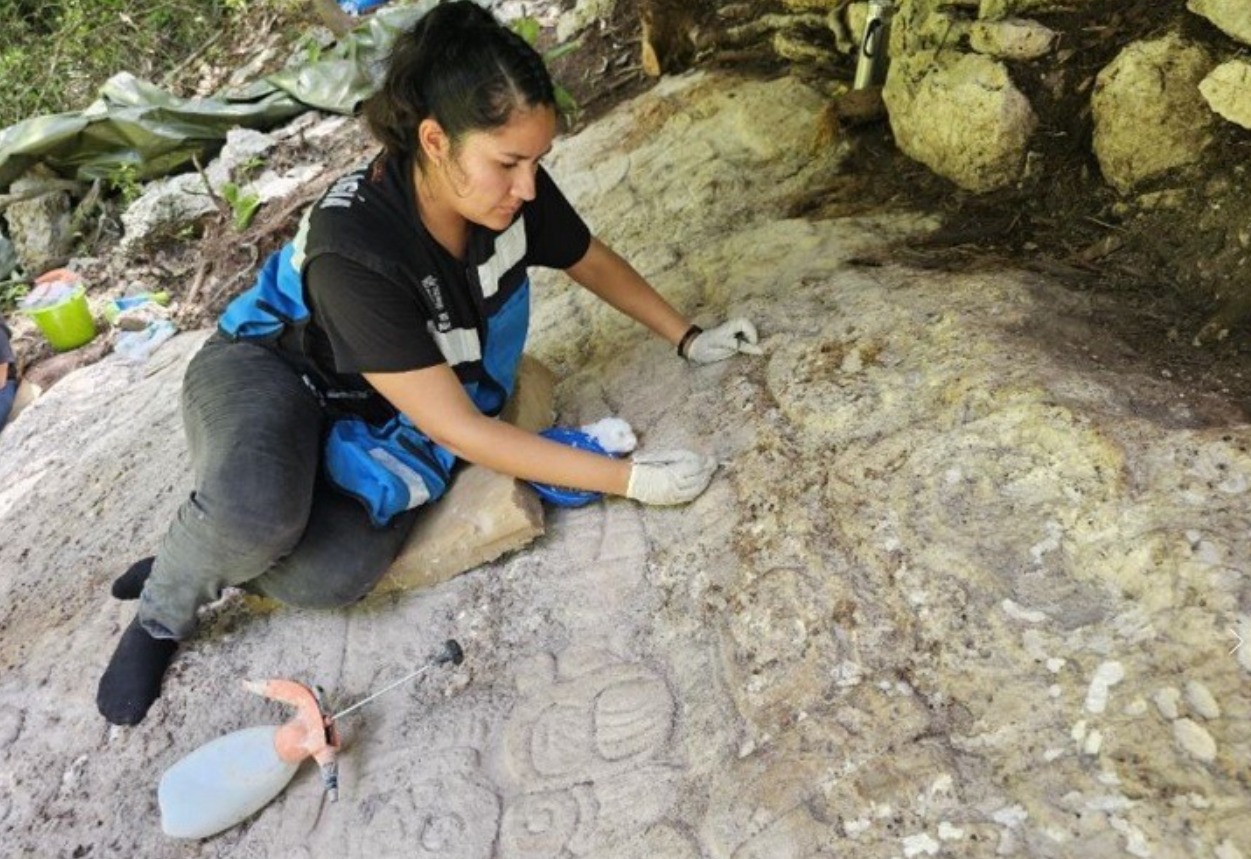 Un equipo de arqueólogos ha logrado descifrar jeroglíficos en la antigua ciudad maya de Cobá que revelan la identidad de una reina que gobernó en el siglo VI.