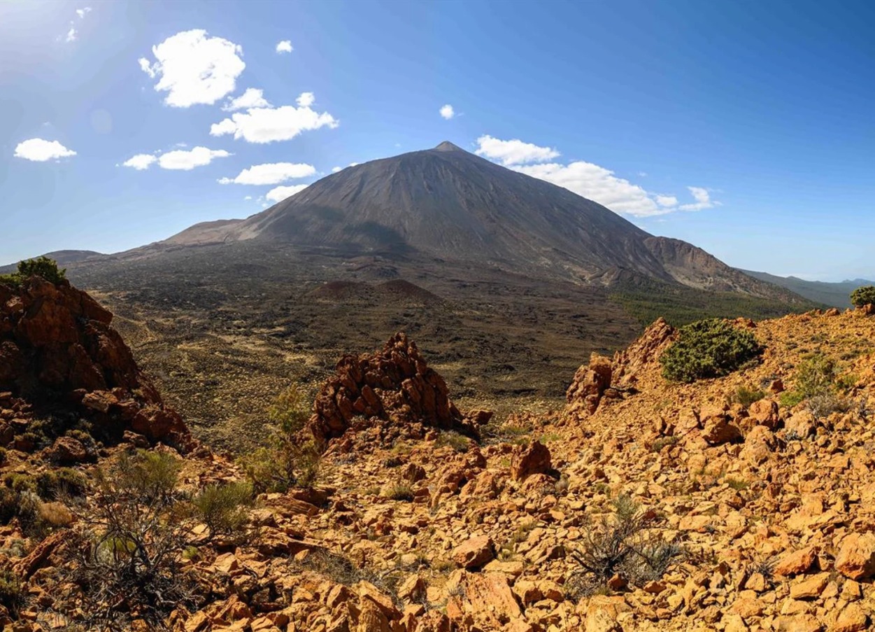 Temperatura inusualmente alta del mar alrededor de Canarias en pleno invierno con datos científicos y análisis de calentamiento oceánico global