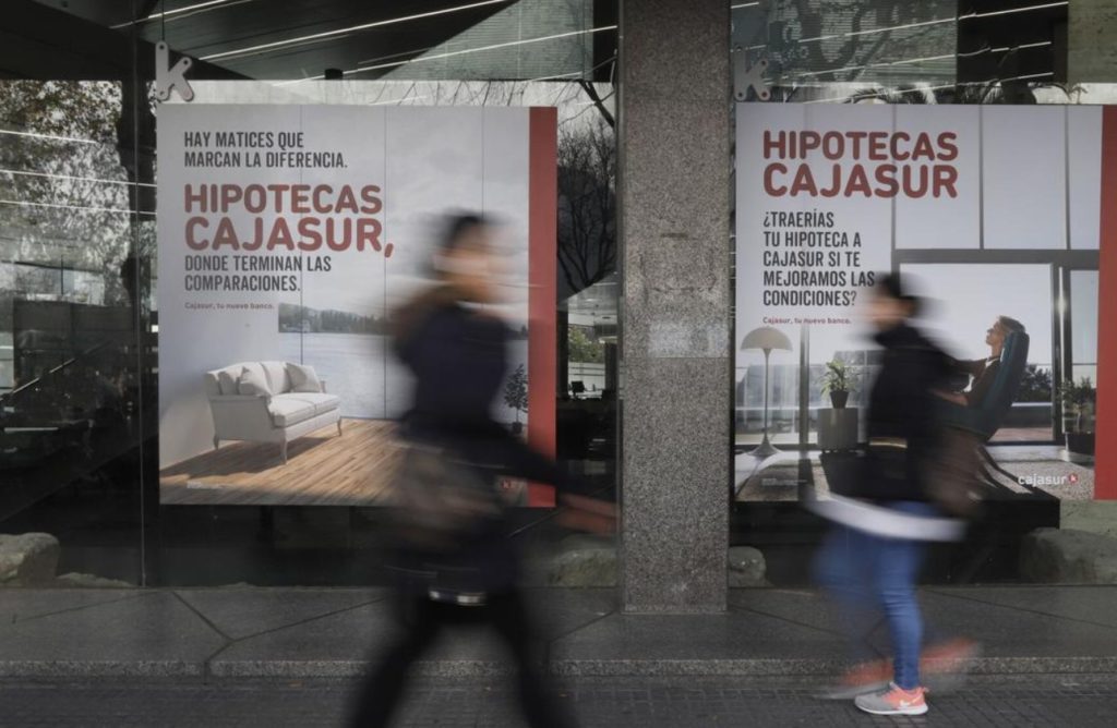 El euríbor da un giro y castiga a las hipotecas: suben las cuotas en plena crisis