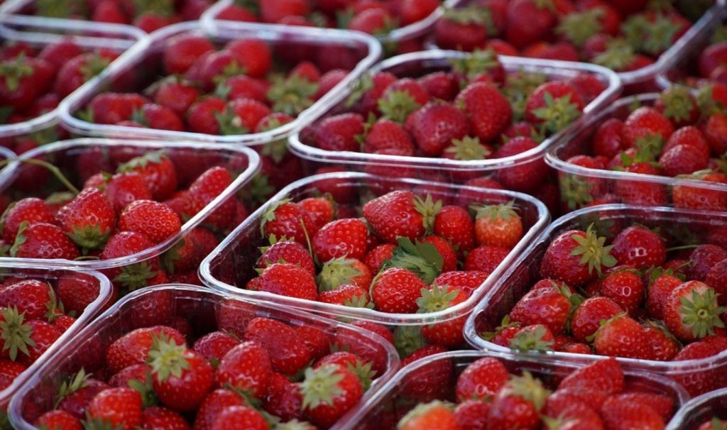 Frutas y verduras que según un estudio de la Universidad del Sur de California podrían estar asociadas a un mayor riesgo de cáncer de pulmón en personas jóvenes no fumadoras por la presencia de residuos de pesticidas