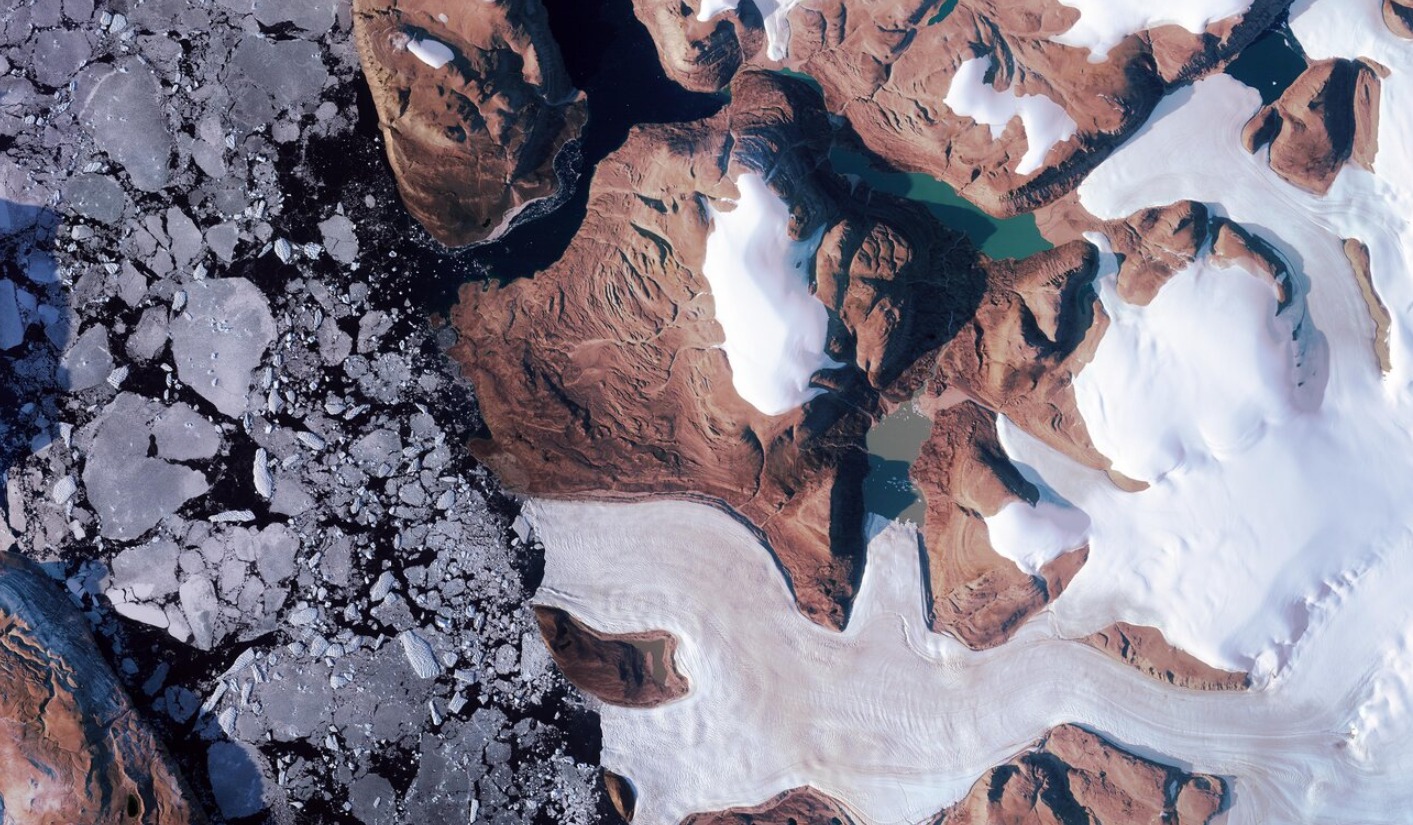 Vista satelital del manto helado de la Antártida con la red de lagos subglaciales activos detectada por el satélite CryoSat de la Agencia Espacial Europea, una de las estructuras hidrológicas más complejas conocidas del planeta