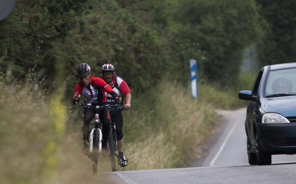 La DGT puede eliminar arcenes para construir carriles bici: cómo afecta a ciclistas y conductores en España