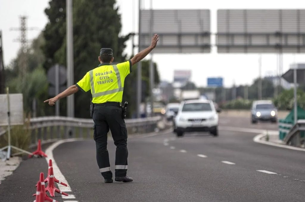 Multas de 1.000 euros y seis puntos: por qué cada vez más conductores dan positivo en drogas en España
