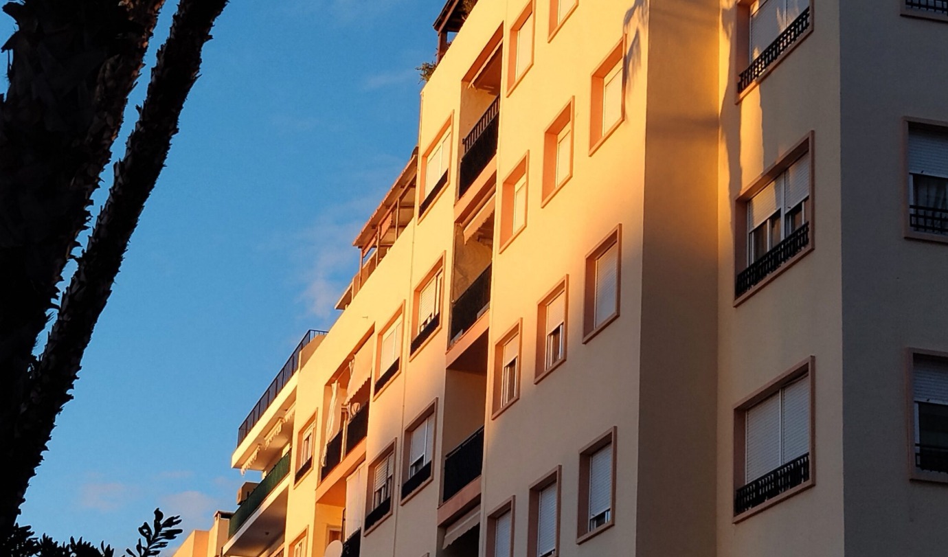 Vista aérea de viviendas residenciales en el centro histórico de San Cristóbal de La Laguna, en Tenerife, el municipio canario que ha registrado la mayor subida del precio de la vivienda en 2026 - Canarias