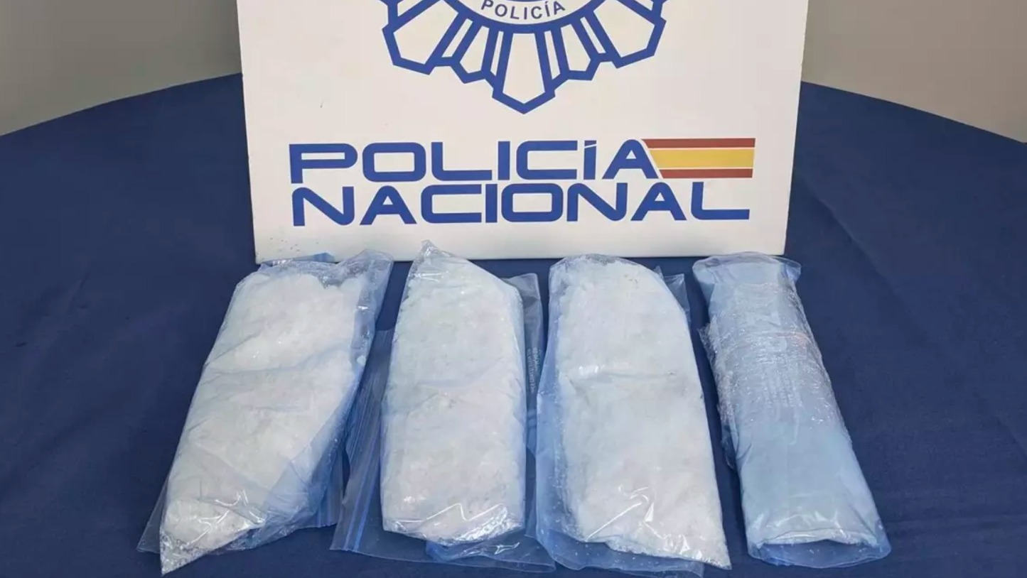 Cae en Gran Canaria con un kilo de 'cristal' en la maleta: la Operación Heisenberg suma una nueva detención en Canarias