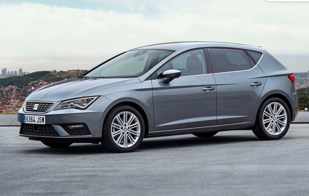Varios coches de segunda mano aparcados en concesionario de Canarias, modelos económicos por debajo de 10.000 euros